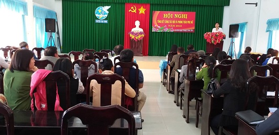 Đ.c Phan Thị Tuyết Nhung - Chủ tịch Hội LHPN huyện tiếp thu ý kiến của Thường trực Hội LHPN tỉnh và Thường trực Huyện ủy.jpg (70 KB)